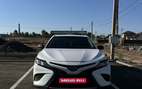 Toyota Camry, 2017 год, 2 650 000 рублей, 2 фотография