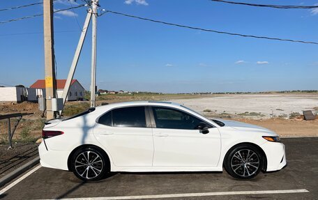 Toyota Camry, 2017 год, 2 650 000 рублей, 9 фотография