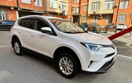 Toyota RAV4, 2018 год, 2 570 000 рублей, 2 фотография