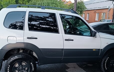 Chevrolet Niva I рестайлинг, 2018 год, 980 000 рублей, 5 фотография