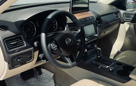 Volkswagen Touareg III, 2011 год, 1 955 000 рублей, 19 фотография