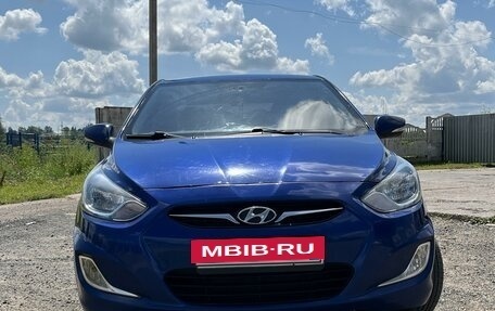 Hyundai Solaris II рестайлинг, 2013 год, 870 000 рублей, 2 фотография