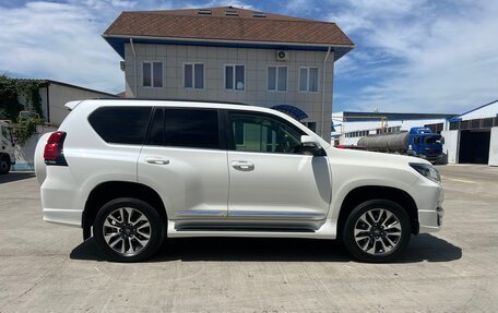 Toyota Land Cruiser Prado 150 рестайлинг 2, 2022 год, 7 850 000 рублей, 4 фотография