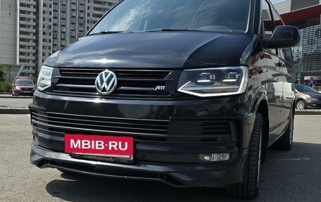 Volkswagen Multivan T6 рестайлинг, 2018 год, 4 560 000 рублей, 2 фотография