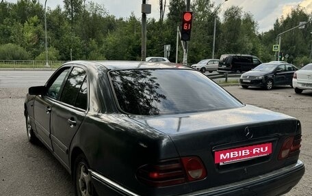 Mercedes-Benz E-Класс, 1996 год, 330 000 рублей, 4 фотография