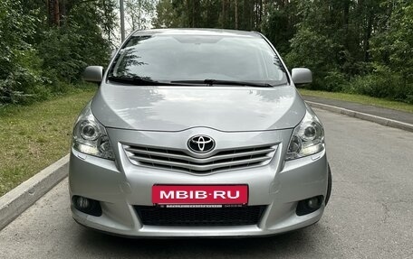 Toyota Verso I, 2011 год, 1 300 000 рублей, 2 фотография