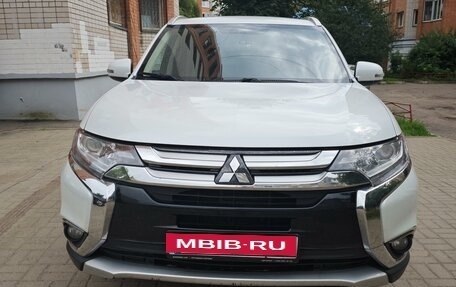 Mitsubishi Outlander III рестайлинг 3, 2018 год, 2 050 000 рублей, 1 фотография