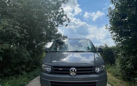 Volkswagen Caravelle T5, 2011 год, 1 850 000 рублей, 2 фотография