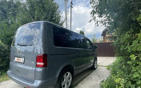 Volkswagen Caravelle T5, 2011 год, 1 850 000 рублей, 4 фотография