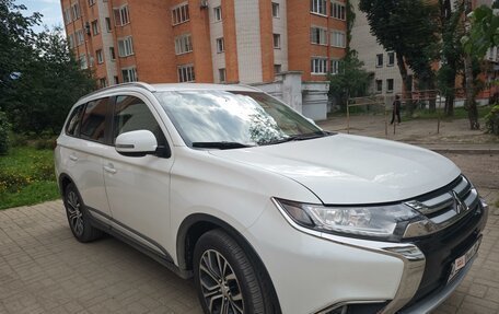 Mitsubishi Outlander III рестайлинг 3, 2018 год, 2 050 000 рублей, 3 фотография