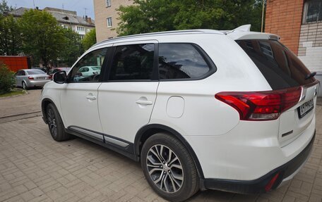 Mitsubishi Outlander III рестайлинг 3, 2018 год, 2 050 000 рублей, 5 фотография