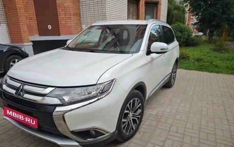 Mitsubishi Outlander III рестайлинг 3, 2018 год, 2 050 000 рублей, 6 фотография