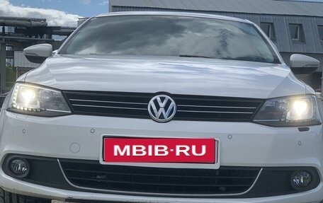 Volkswagen Jetta VI, 2013 год, 1 400 000 рублей, 2 фотография