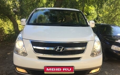 Hyundai Grand Starex Grand Starex I рестайлинг 2, 2011 год, 1 750 000 рублей, 1 фотография