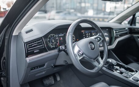 Volkswagen Touareg III, 2018 год, 5 590 000 рублей, 4 фотография