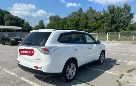 Mitsubishi Outlander III рестайлинг 3, 2013 год, 1 800 000 рублей, 8 фотография