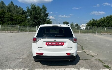 Mitsubishi Outlander III рестайлинг 3, 2013 год, 1 800 000 рублей, 13 фотография