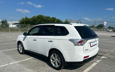 Mitsubishi Outlander III рестайлинг 3, 2013 год, 1 800 000 рублей, 12 фотография