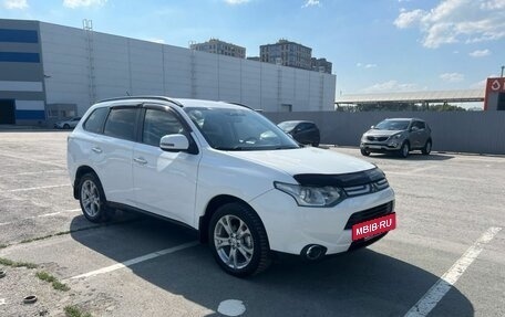 Mitsubishi Outlander III рестайлинг 3, 2013 год, 1 800 000 рублей, 9 фотография