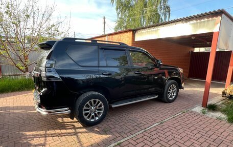 Toyota Land Cruiser Prado 150 рестайлинг 2, 2017 год, 4 400 000 рублей, 6 фотография