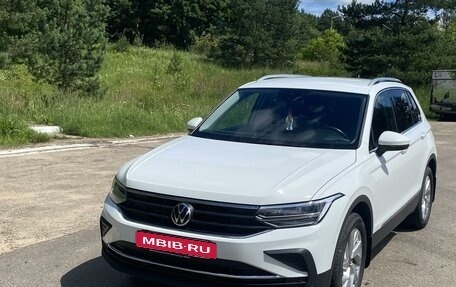 Volkswagen Tiguan II, 2021 год, 3 650 000 рублей, 1 фотография