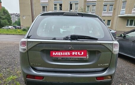 Mitsubishi Outlander III рестайлинг 3, 2012 год, 700 000 рублей, 3 фотография