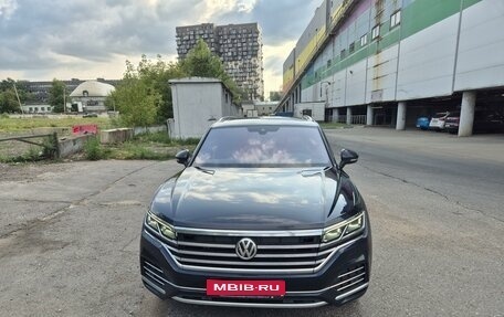 Volkswagen Touareg III, 2019 год, 6 300 000 рублей, 1 фотография