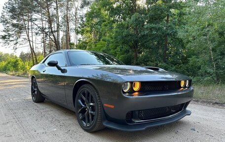 Dodge Challenger III рестайлинг 2, 2022 год, 4 750 000 рублей, 1 фотография