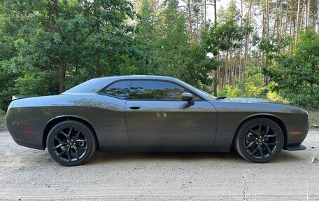 Dodge Challenger III рестайлинг 2, 2022 год, 4 750 000 рублей, 7 фотография