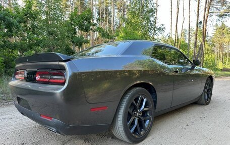 Dodge Challenger III рестайлинг 2, 2022 год, 4 750 000 рублей, 8 фотография