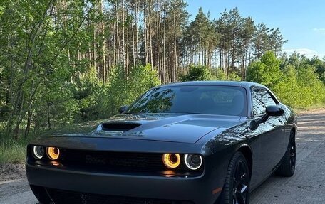 Dodge Challenger III рестайлинг 2, 2022 год, 4 750 000 рублей, 2 фотография