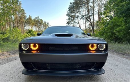 Dodge Challenger III рестайлинг 2, 2022 год, 4 750 000 рублей, 3 фотография