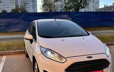 Ford Fiesta, 2015 год, 850 000 рублей, 3 фотография