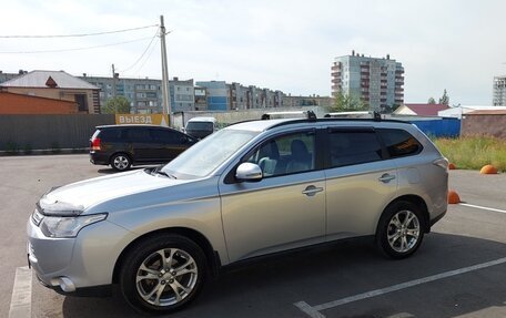 Mitsubishi Outlander III рестайлинг 3, 2012 год, 1 850 000 рублей, 2 фотография