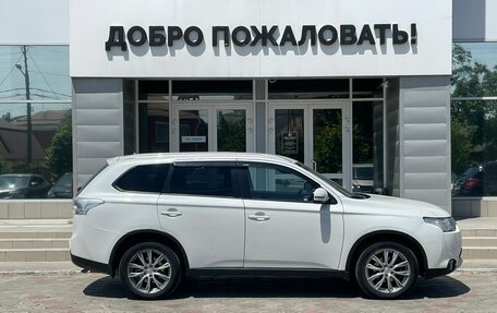 Mitsubishi Outlander III рестайлинг 3, 2014 год, 1 670 000 рублей, 4 фотография