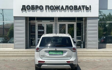 Mitsubishi Outlander III рестайлинг 3, 2014 год, 1 670 000 рублей, 6 фотография