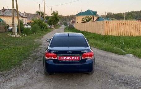 Chevrolet Cruze II, 2011 год, 800 000 рублей, 3 фотография