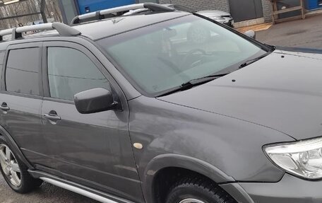 Mitsubishi Outlander III рестайлинг 3, 2004 год, 610 000 рублей, 2 фотография