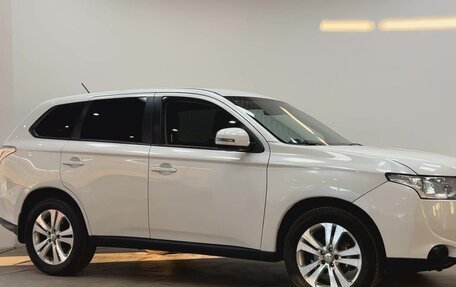 Mitsubishi Outlander III рестайлинг 3, 2012 год, 1 390 000 рублей, 16 фотография