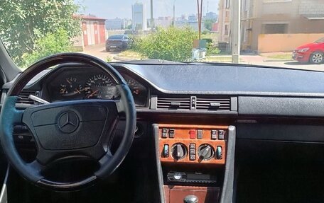 Mercedes-Benz E-Класс, 1993 год, 700 000 рублей, 6 фотография