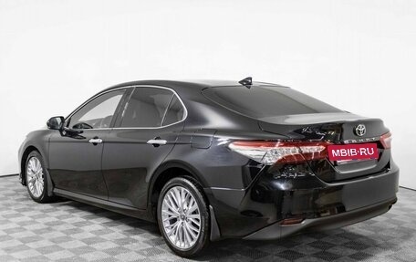 Toyota Camry, 2020 год, 3 400 000 рублей, 7 фотография