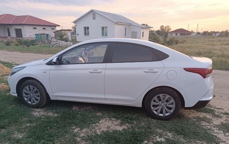 Hyundai Solaris II рестайлинг, 2021 год, 1 900 000 рублей, 3 фотография