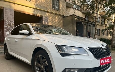 Skoda Superb III рестайлинг, 2015 год, 1 800 000 рублей, 3 фотография