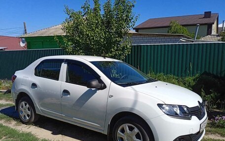 Renault Logan II, 2017 год, 1 000 000 рублей, 3 фотография