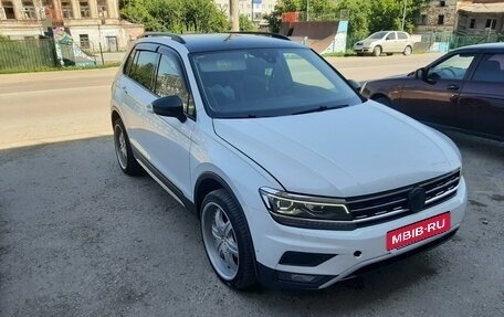 Volkswagen Tiguan II, 2019 год, 2 350 000 рублей, 2 фотография