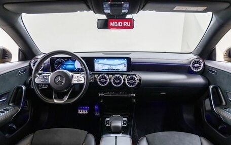 Mercedes-Benz CLA, 2019 год, 3 298 000 рублей, 15 фотография