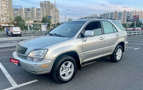 Lexus RX IV рестайлинг, 2001 год, 700 000 рублей, 2 фотография