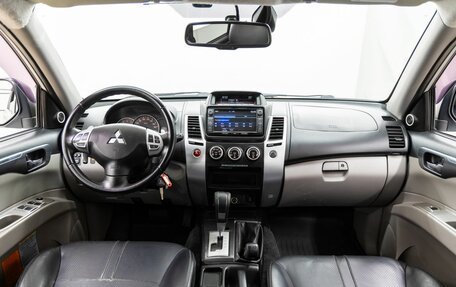 Mitsubishi Pajero IV, 2015 год, 1 818 000 рублей, 15 фотография