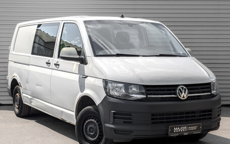 Volkswagen Transporter T6 рестайлинг, 2019 год, 1 950 000 рублей, 3 фотография