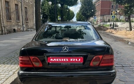 Mercedes-Benz E-Класс, 1998 год, 310 000 рублей, 2 фотография